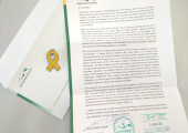 La carta de resposta de Dani Cornellà a Enric Millo, amb el llaç groc adjunt La carta de resposta de Dani Cornellà a Enric Millo, amb el llaç groc adjunt